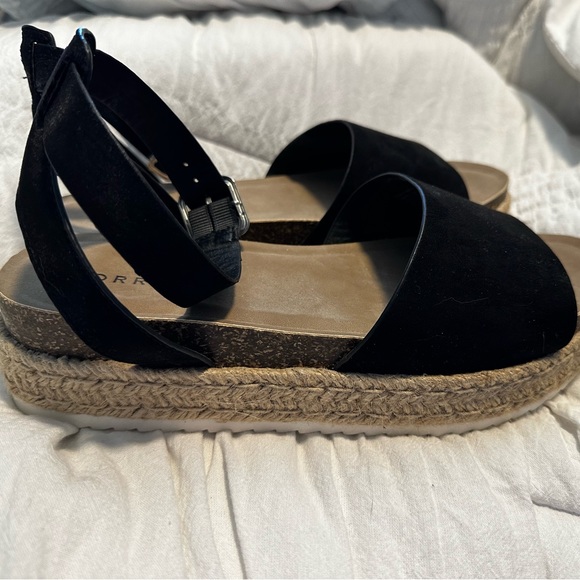 Torrid platform shoe NWOT - Picture 2 of 2